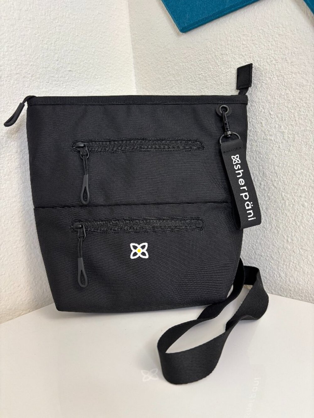 NWOT Sherpani Sadie Crossbody Bag Black Like New